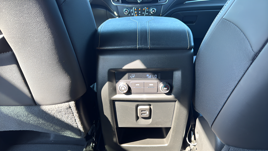 Used 2023 Chevrolet Traverse LT w/ Rear Camera Mirror Package AWD/4WD image 42