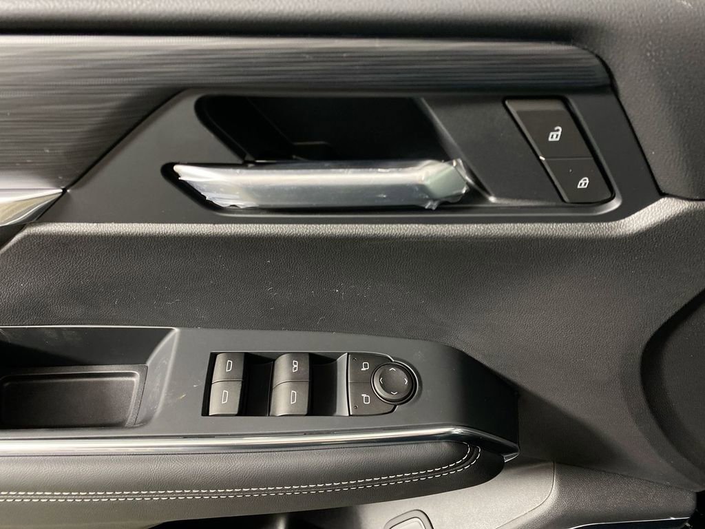 Used 2025 GMC Acadia Elevation w/ Black Edition image 13