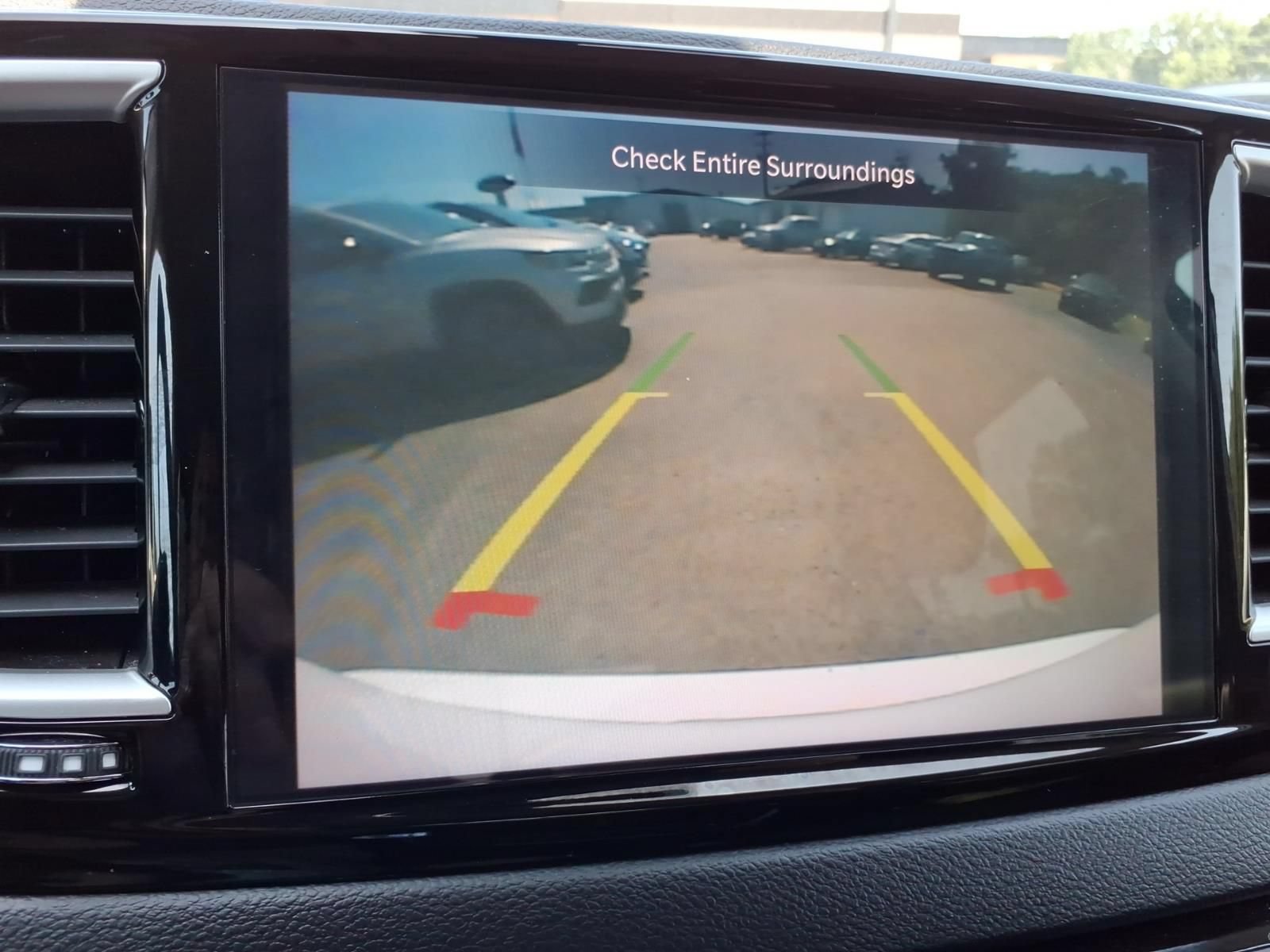 Used 2024 Chrysler Pacifica Touring-L FWD image 17