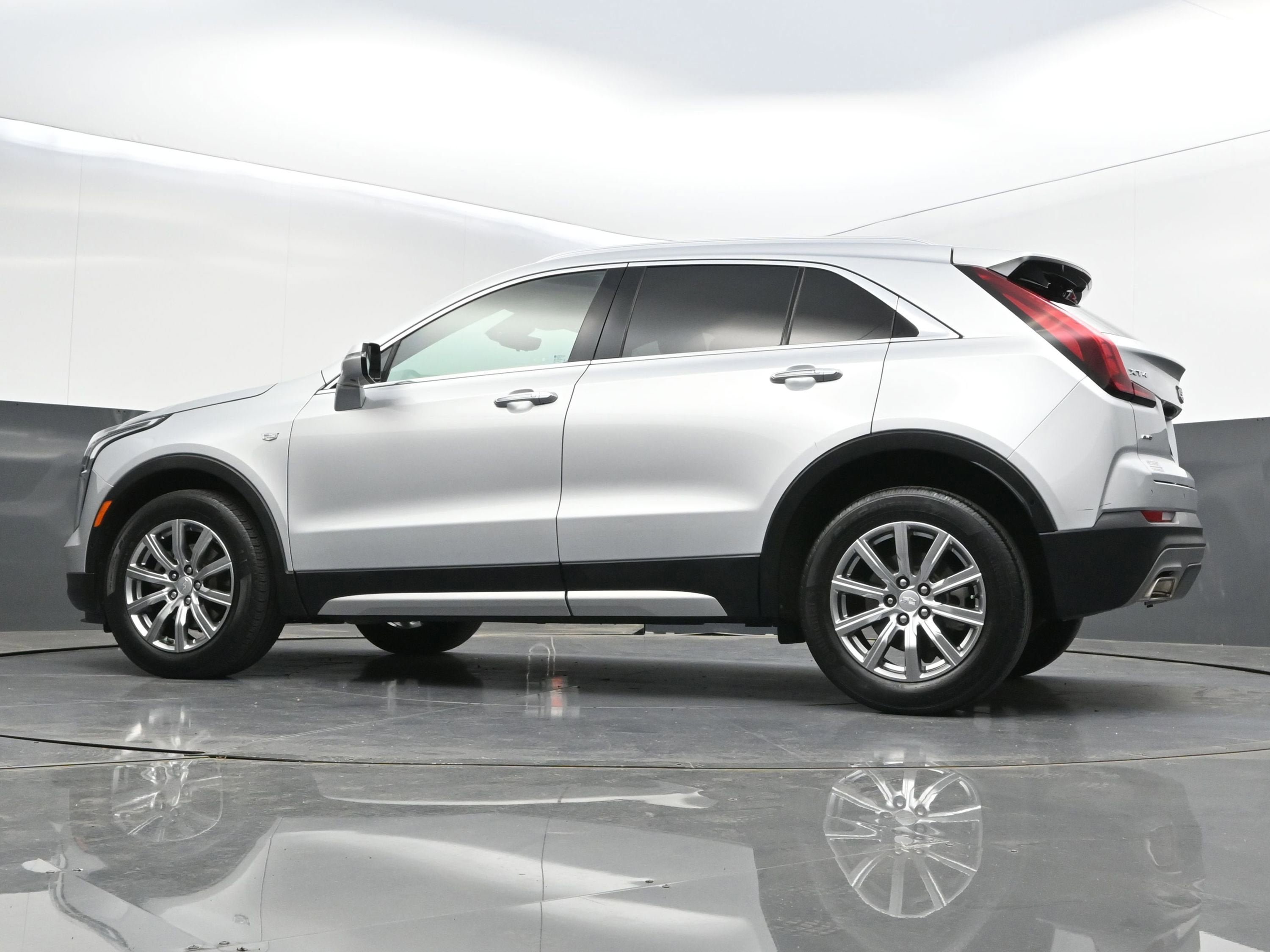 Used 2022 Cadillac XT4 Premium Luxury w/ Enhanced Visibility Package AWD/4WD image 39