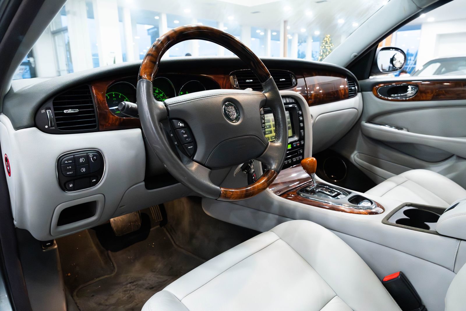 Used 2005 Jaguar XJ8 image 20