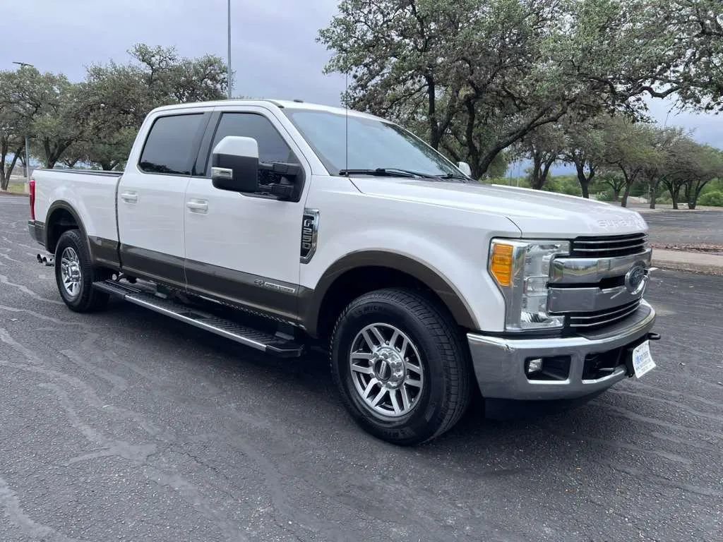 Used 2017 Ford F250 Lariat w/ Lariat Value Package RWD image 9