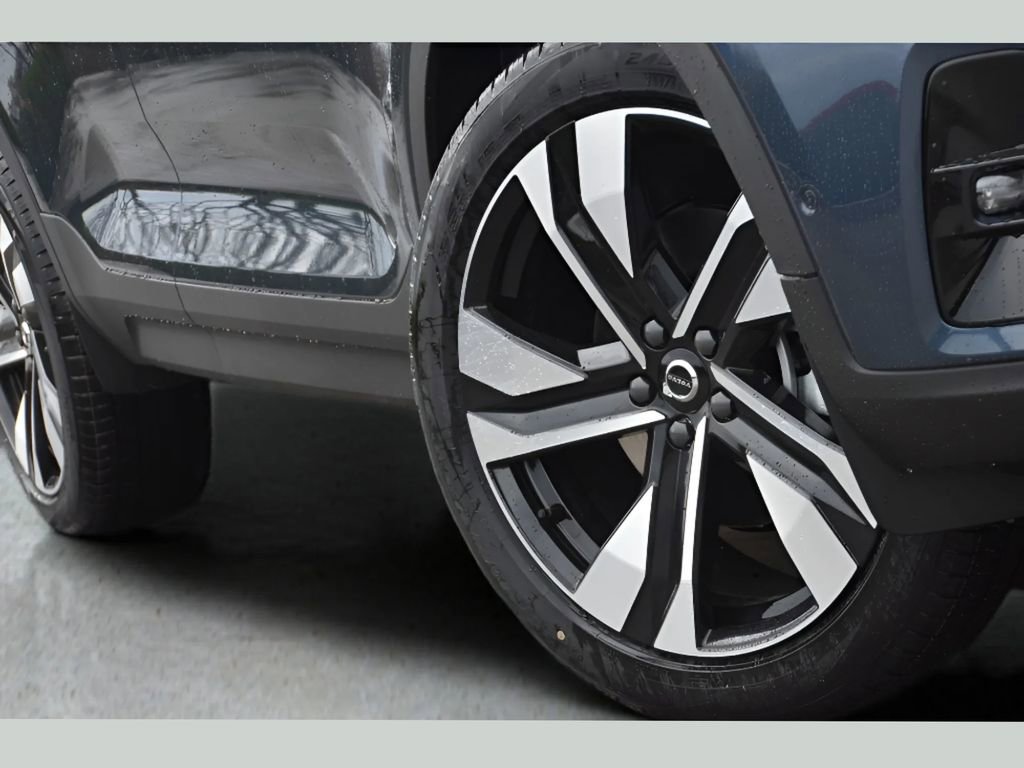 New 2026 Volvo XC40 B5 Plus w/ Protection Package Premier image 10