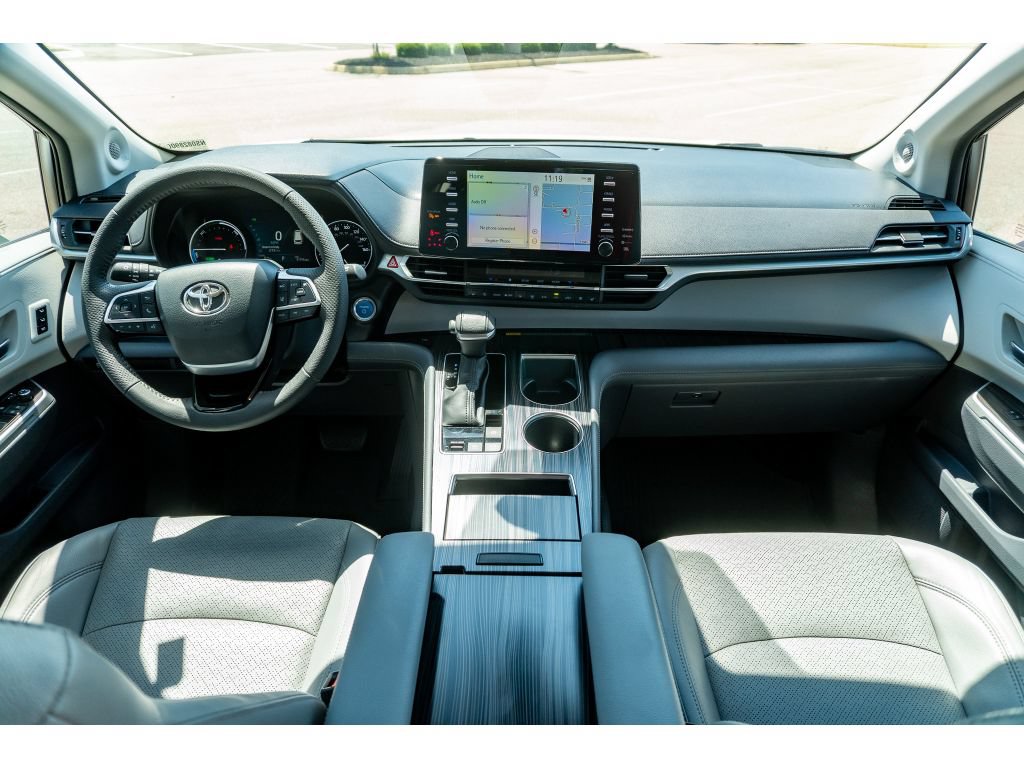 Used 2022 Toyota Sienna Limited FWD image 20