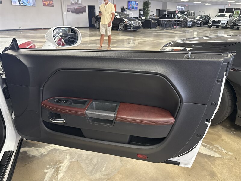 Used 2014 Dodge Challenger R/T RWD image 21