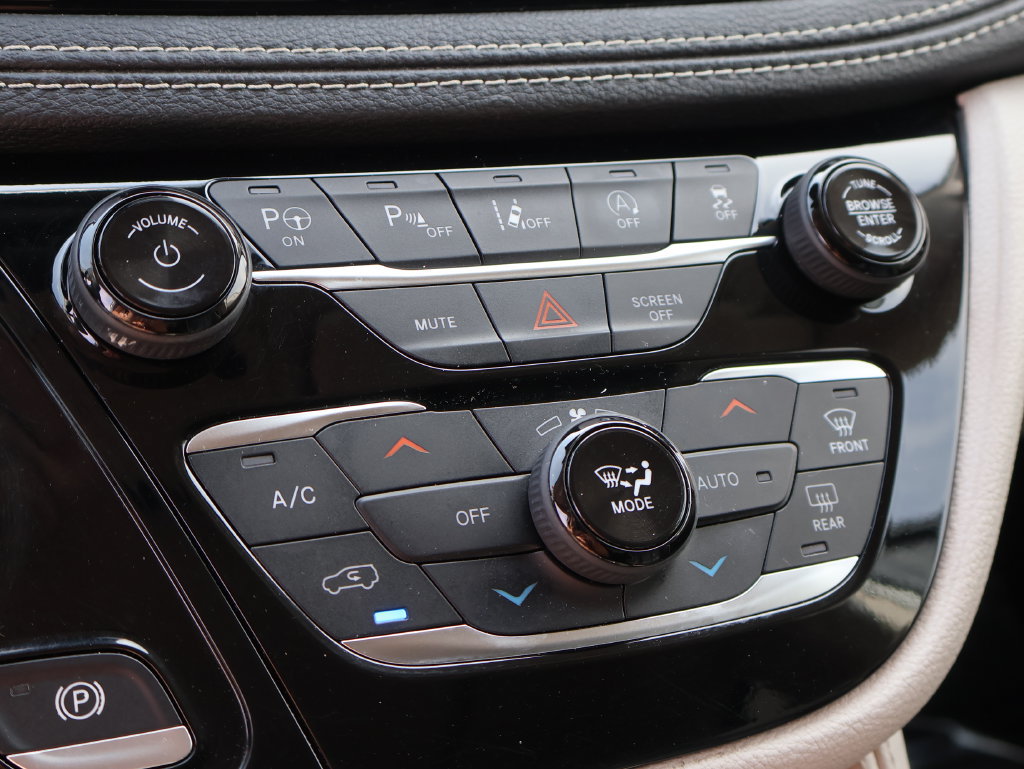 Used 2022 Chrysler Pacifica Limited FWD image 38
