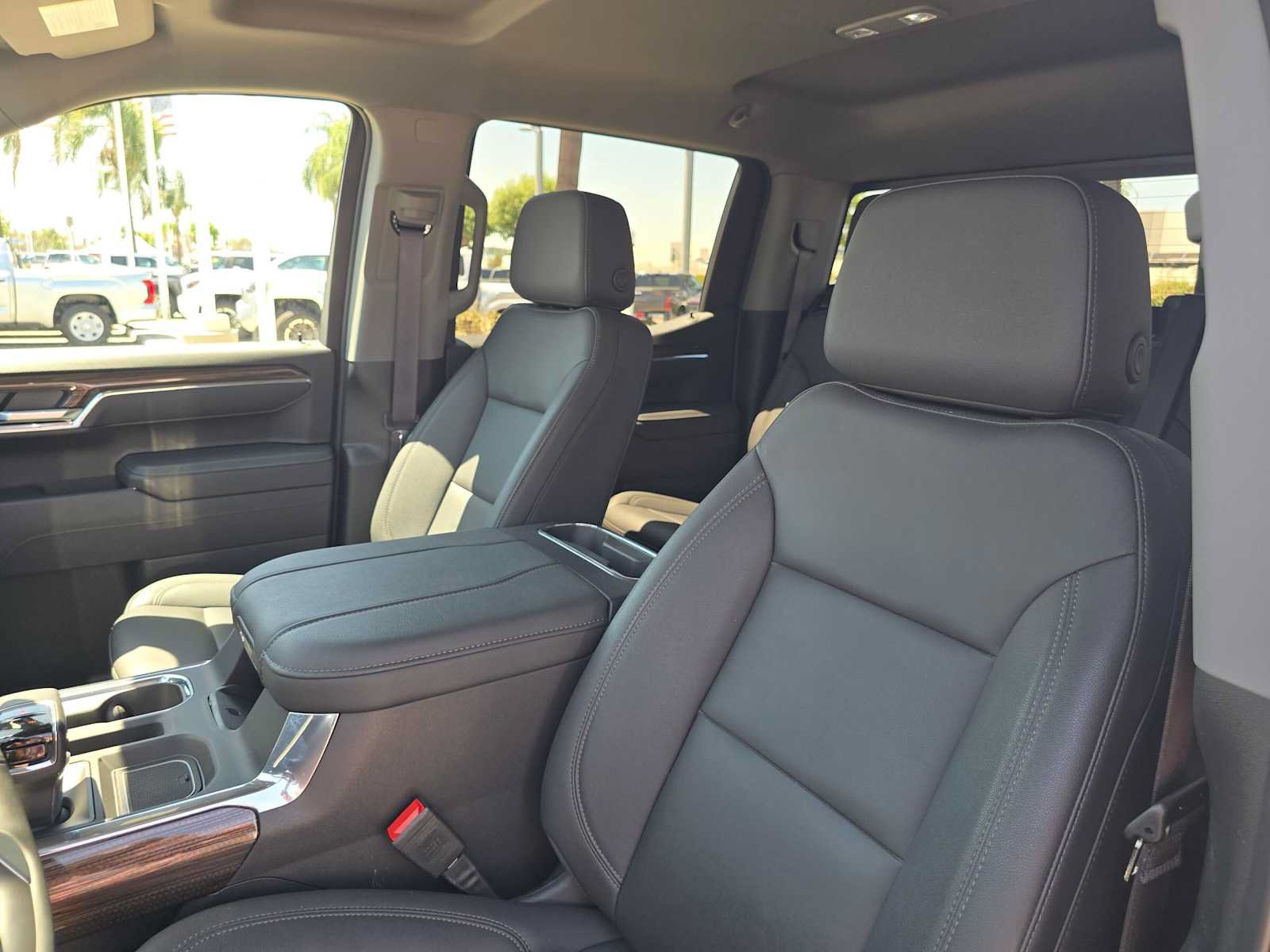 Used 2025 Chevrolet Silverado 1500 LT Trail Boss w/ Convenience Package II AWD/4WD image 21