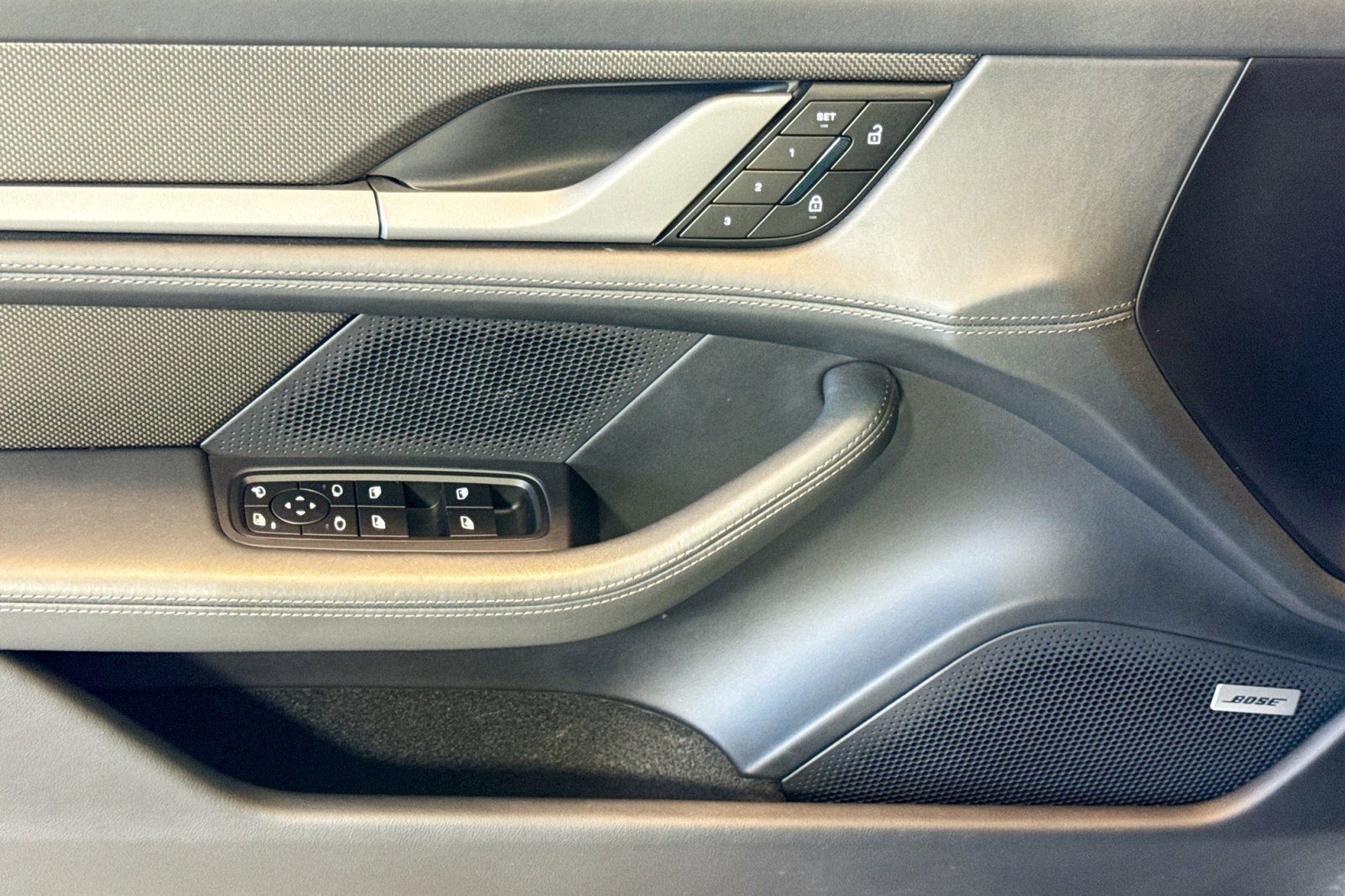 Used 2022 Porsche Taycan Turbo S image 17