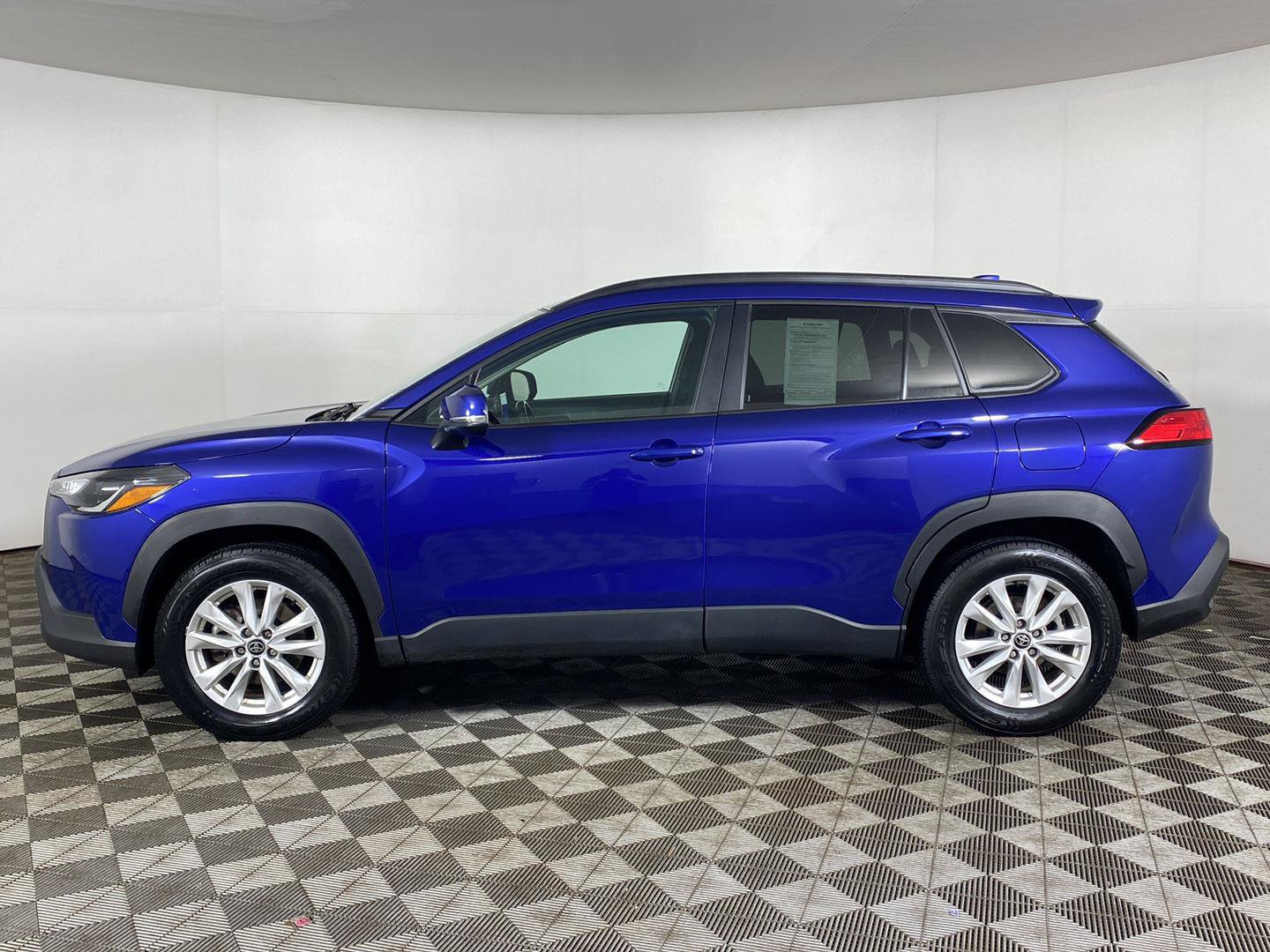 Used 2024 Toyota Corolla Cross LE AWD/4WD image 3