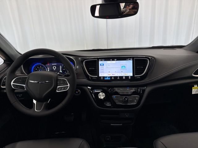 New 2026 Chrysler Pacifica Select image 9