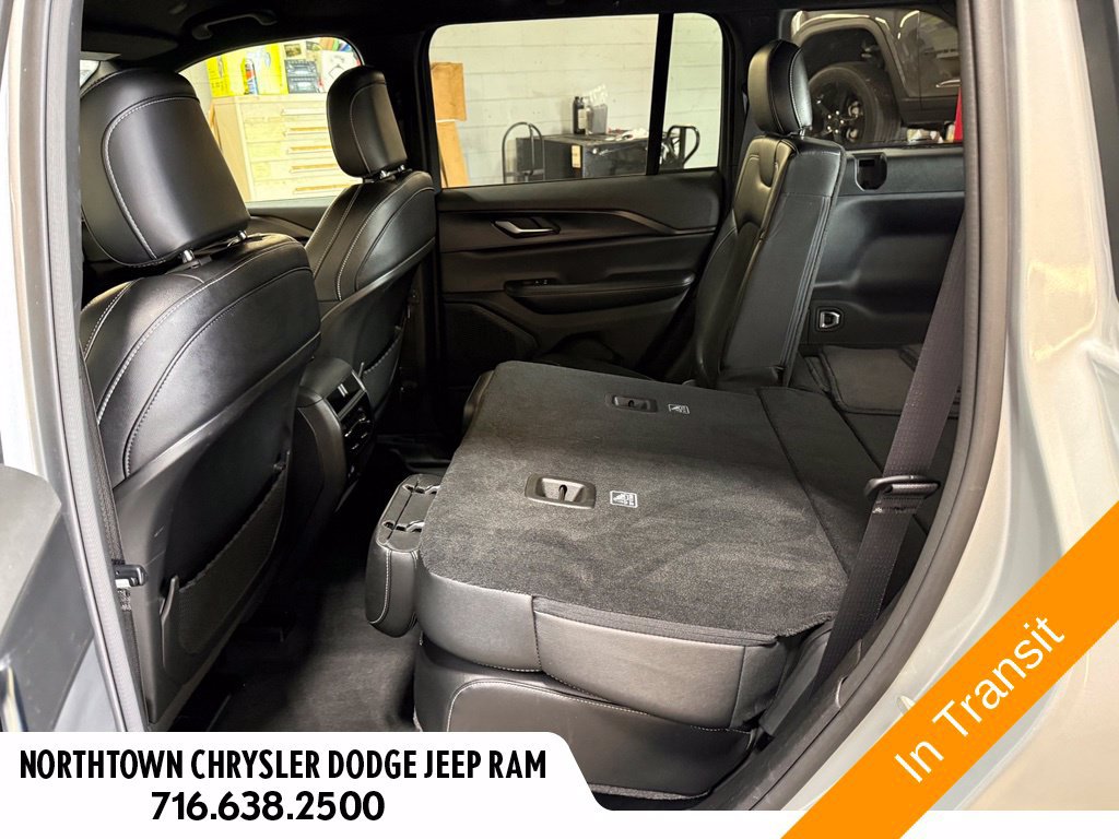 Used 2023 Jeep Grand Cherokee Altitude AWD/4WD image 26