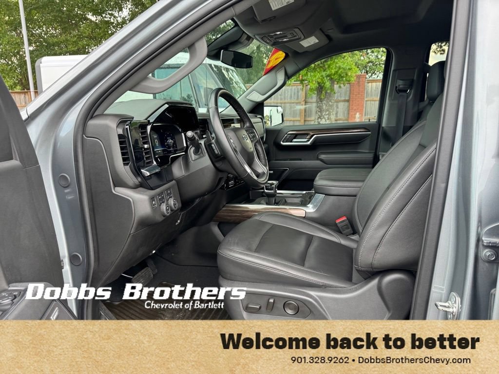 Used 2025 Chevrolet Silverado 1500 RST AWD/4WD image 9