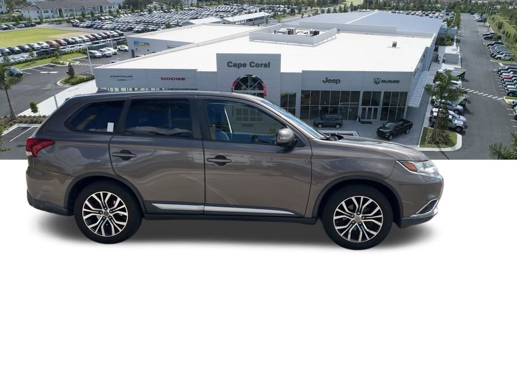 Used 2017 Mitsubishi Outlander SE image 12