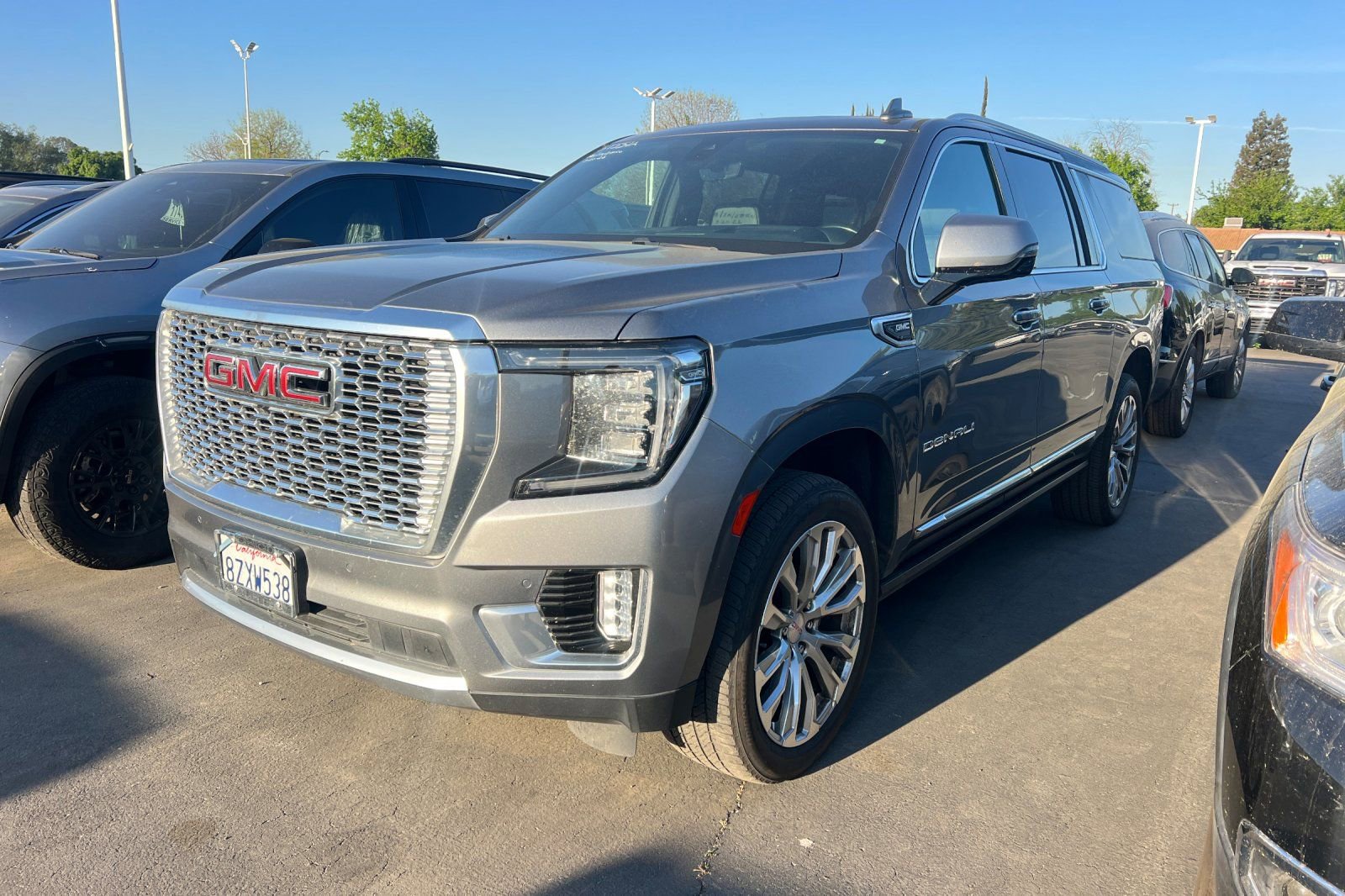 Used 2022 GMC Yukon XL Denali w/ Denali Premium Package image 2