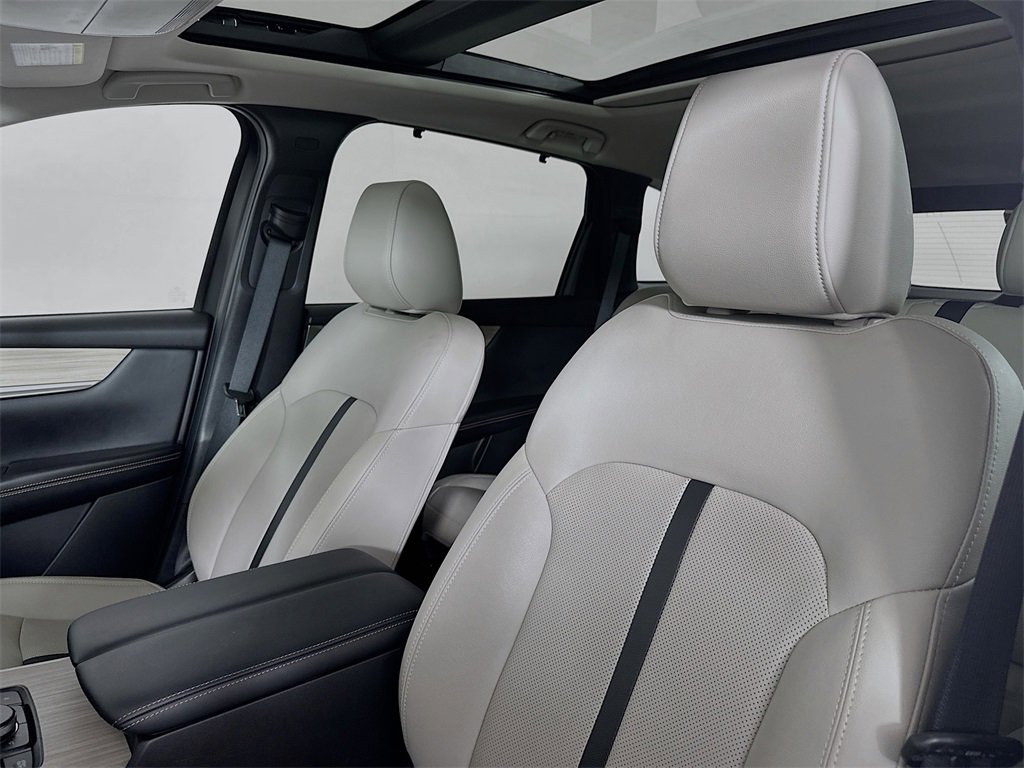 Certified 2025 MAZDA CX-70 Plug-In Hybrid w/ Premium Pkg image 8