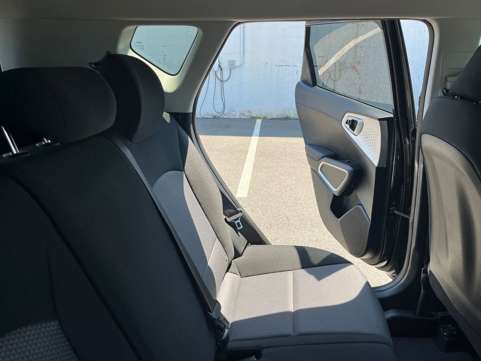 Used 2025 Kia Soul LX w/ LX Technology Package FWD image 34