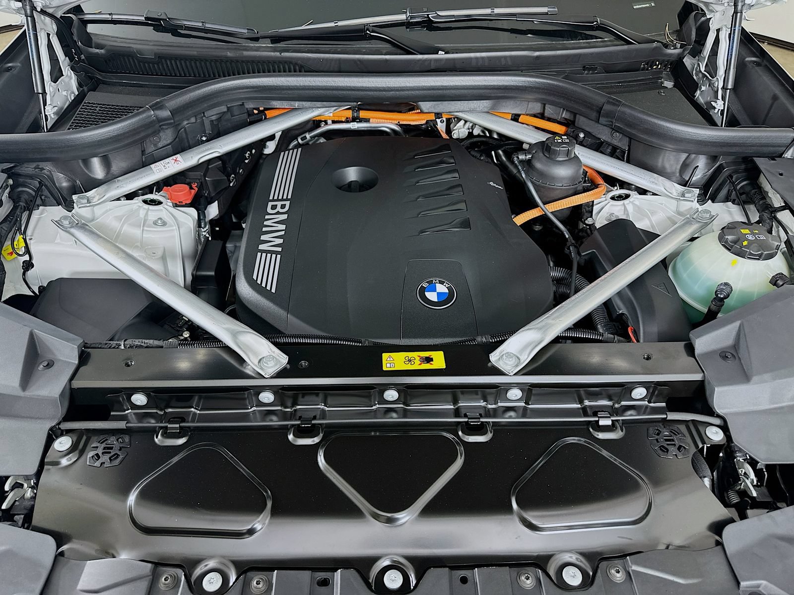 New 2026 BMW X5 xDrive50e w/ Premium Package AWD/4WD image 13