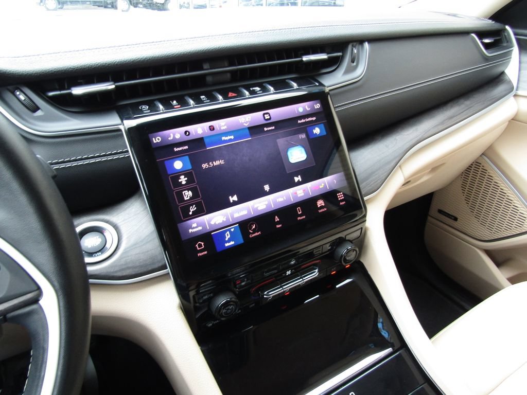 Used 2022 Jeep Grand Cherokee L Limited AWD/4WD image 30