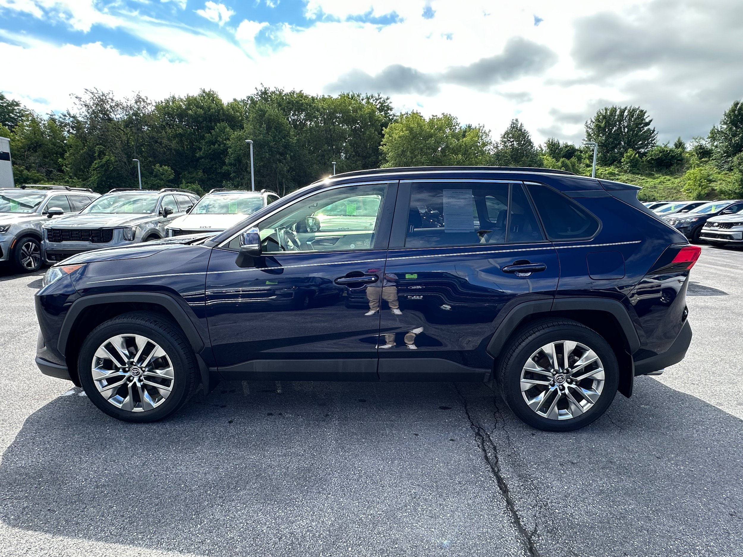 Used 2019 Toyota RAV4 XLE Premium w/ Cold Weather Package AWD/4WD image 8