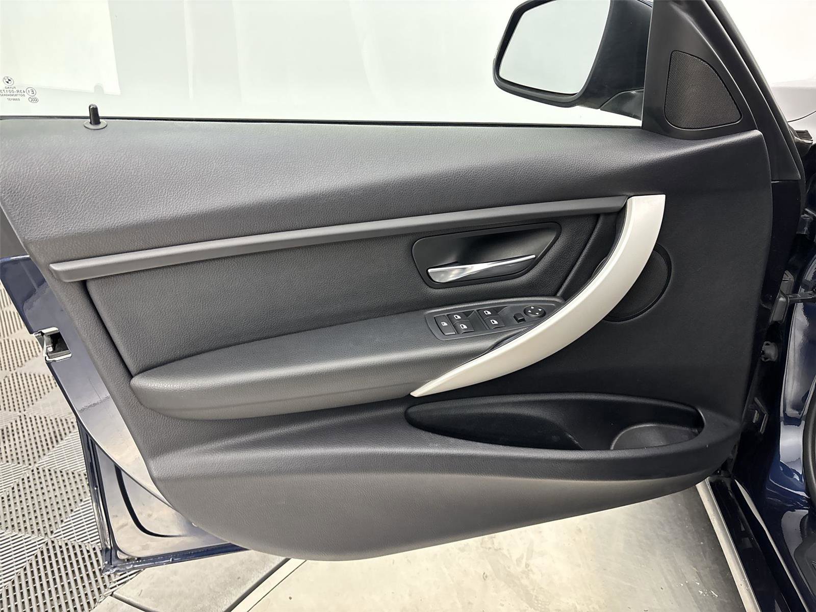 Used 2014 BMW 320i xDrive Sedan image 26