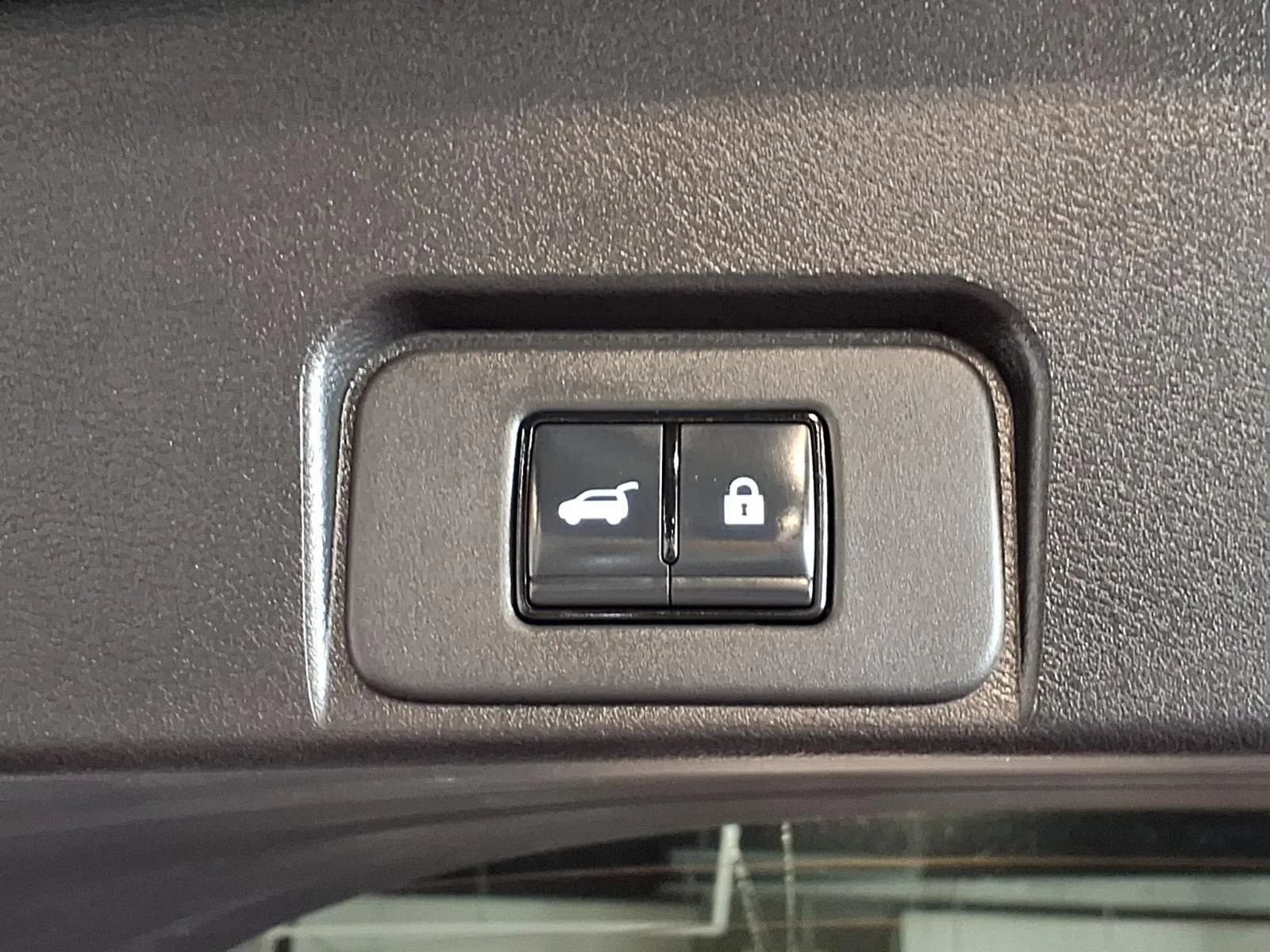 Used 2025 Nissan Rogue SV AWD/4WD image 7