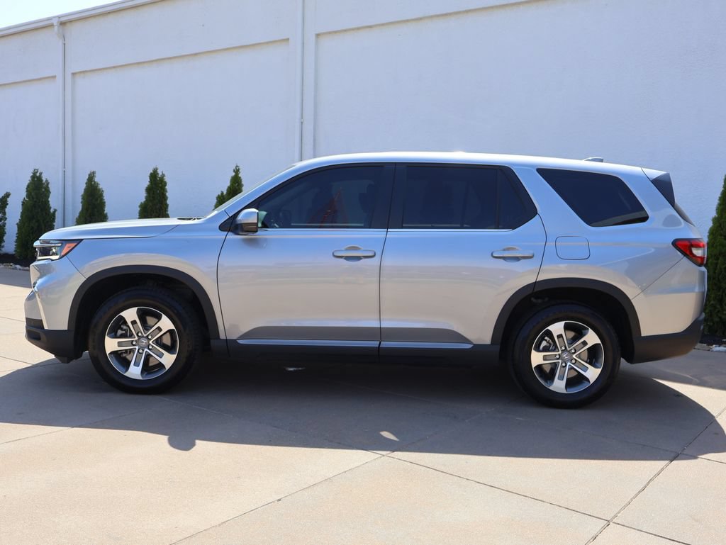 Used 2025 Honda Pilot EX-L image 3