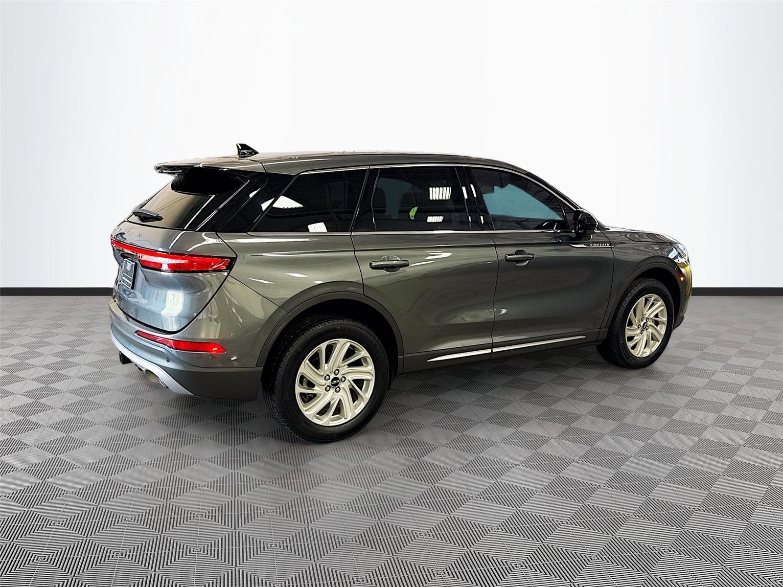 Used 2023 Lincoln Corsair AWD w/ Towing Package image 7