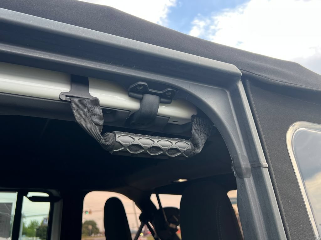 Used 2023 Jeep Wrangler Unlimited Sahara AWD/4WD image 14