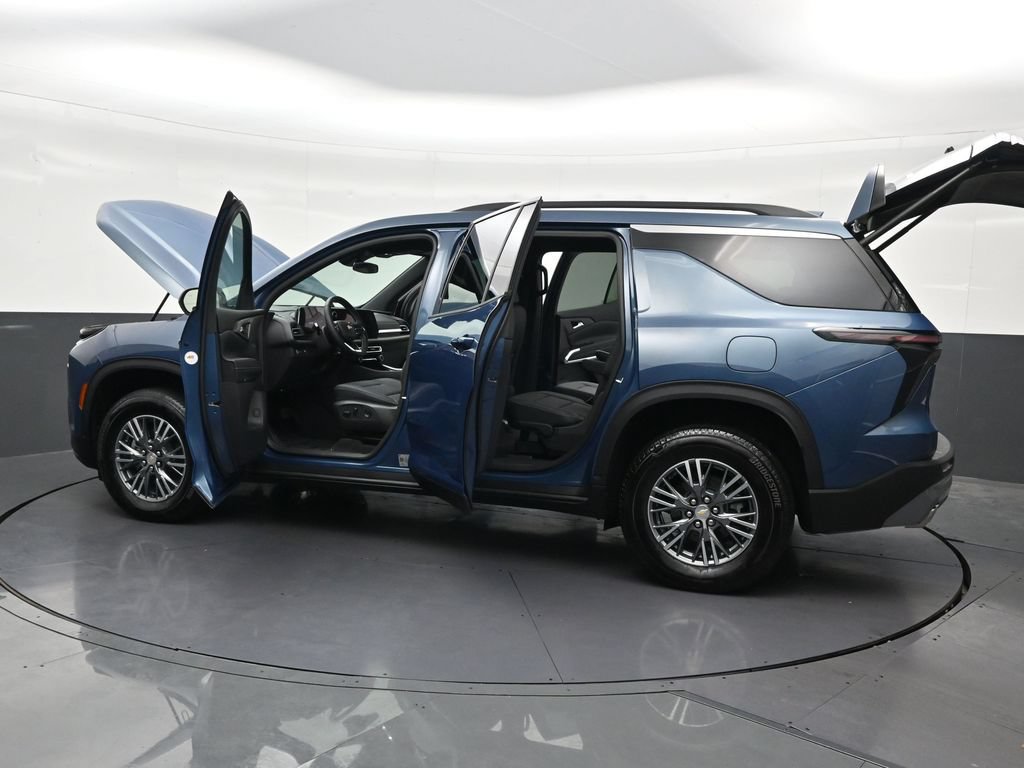 Used 2025 Chevrolet Traverse LT w/ Driver Confidence Package FWD image 40