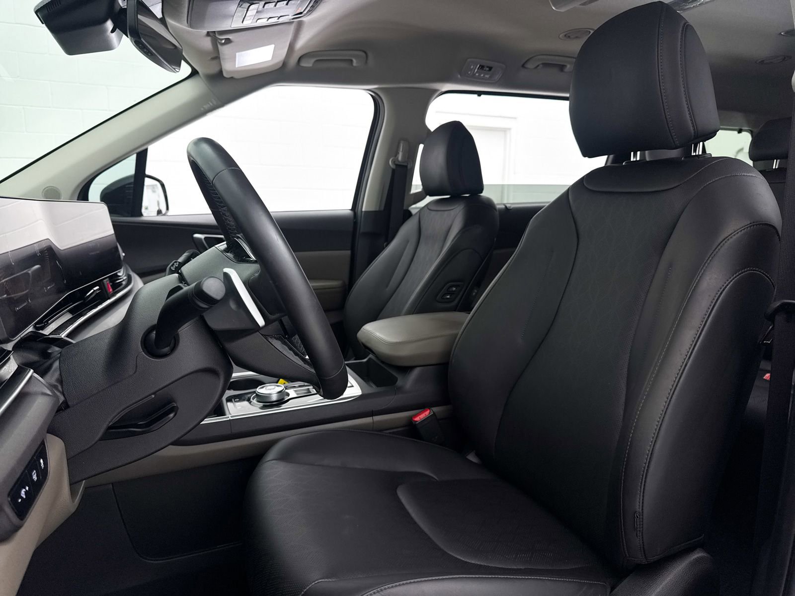 Certified 2025 Kia Carnival EX image 20