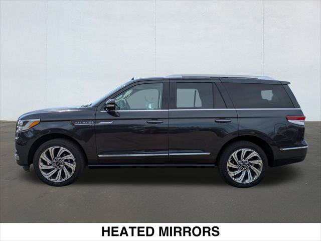 Used 2024 Lincoln Navigator Reserve AWD/4WD image 2
