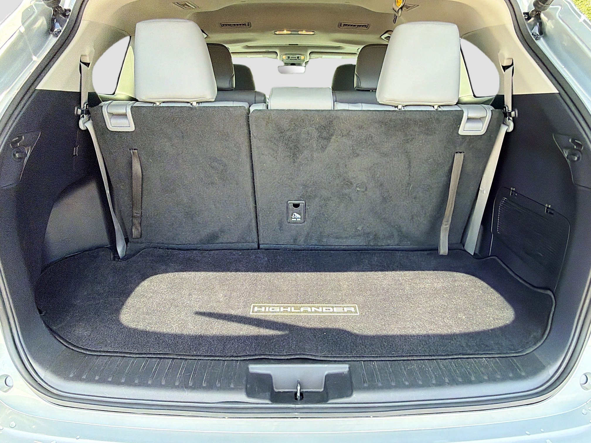 Used 2021 Toyota Highlander XLE AWD/4WD image 11