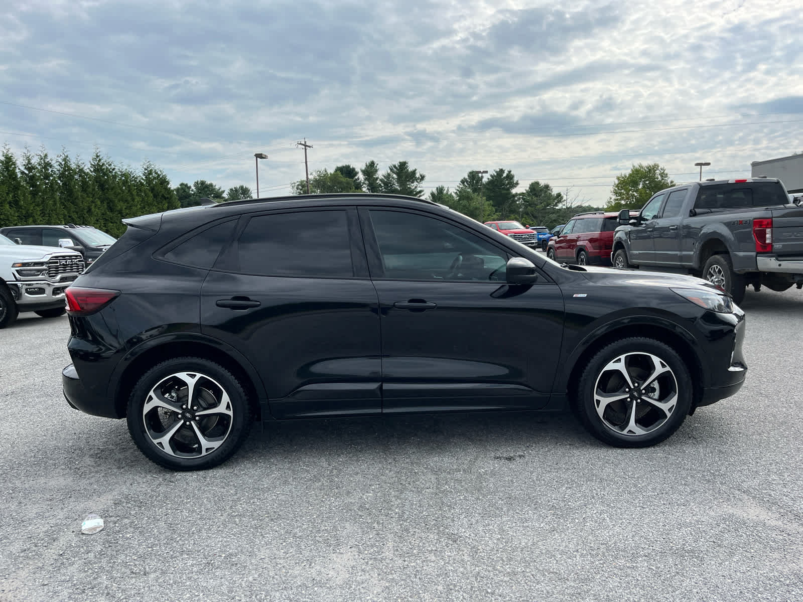 Used 2023 Ford Escape ST-Line Elite w/ Premium Technology Package AWD/4WD image 2