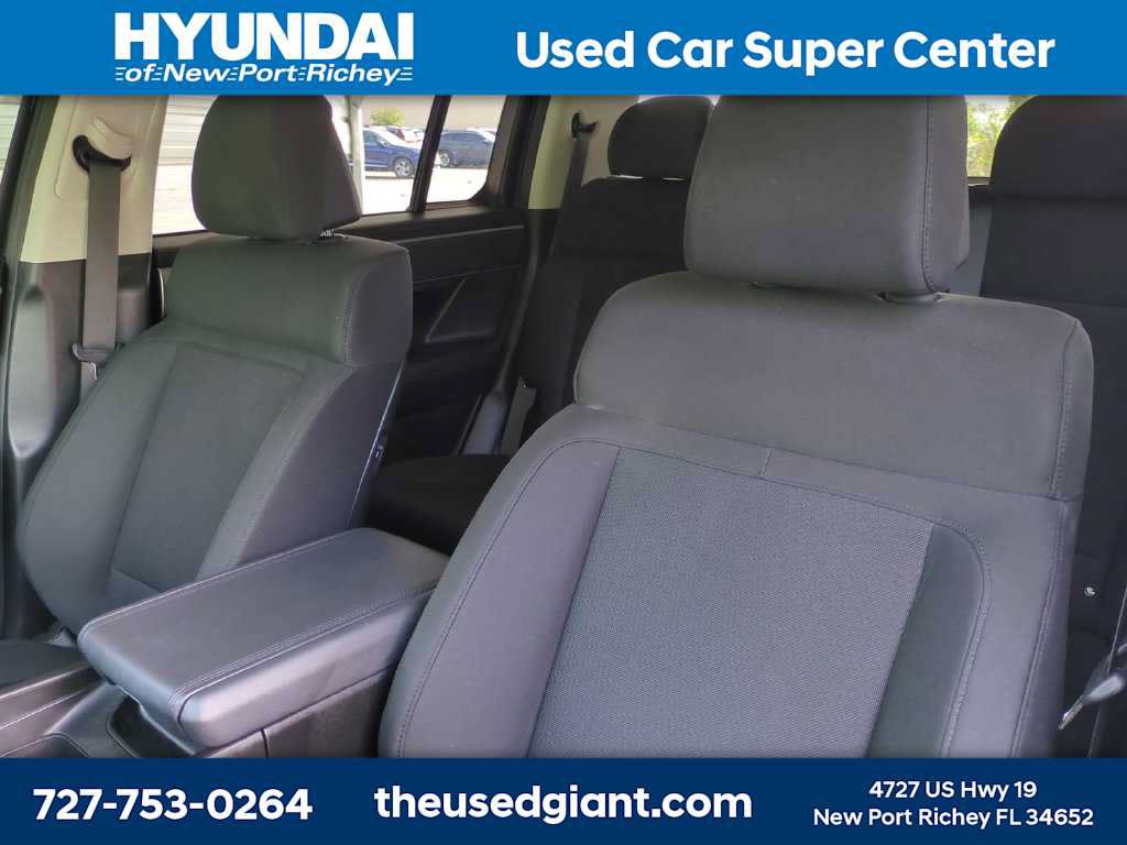 Used 2025 Hyundai Santa Fe SE FWD image 7