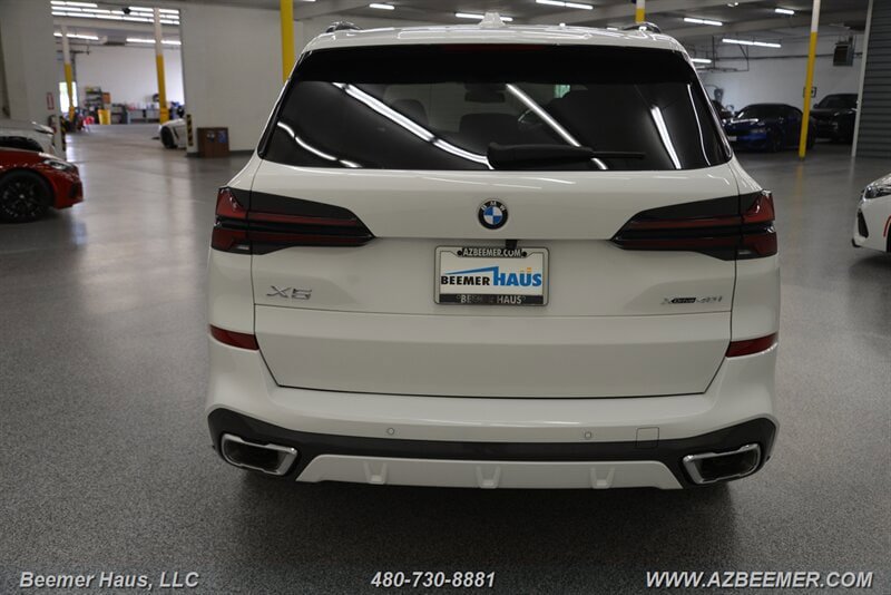 Used 2025 BMW X5 xDrive40i w/ M Sport Package AWD/4WD image 9