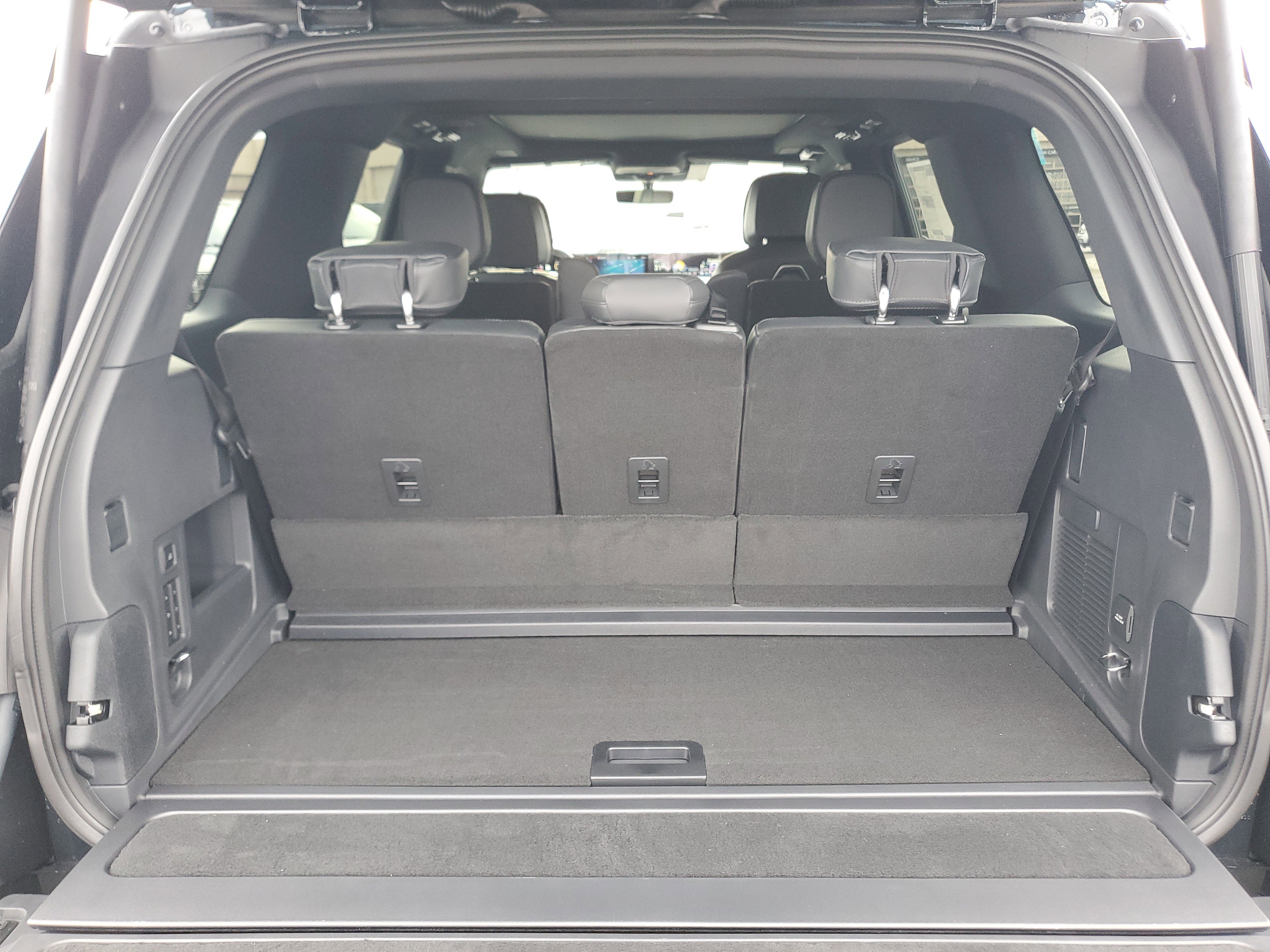 New 2026 Lincoln Navigator Reserve w/ Jet Appearance Package AWD/4WD image 32