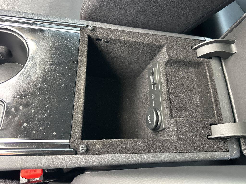 Used 2017 Jaguar XE RWD image 29