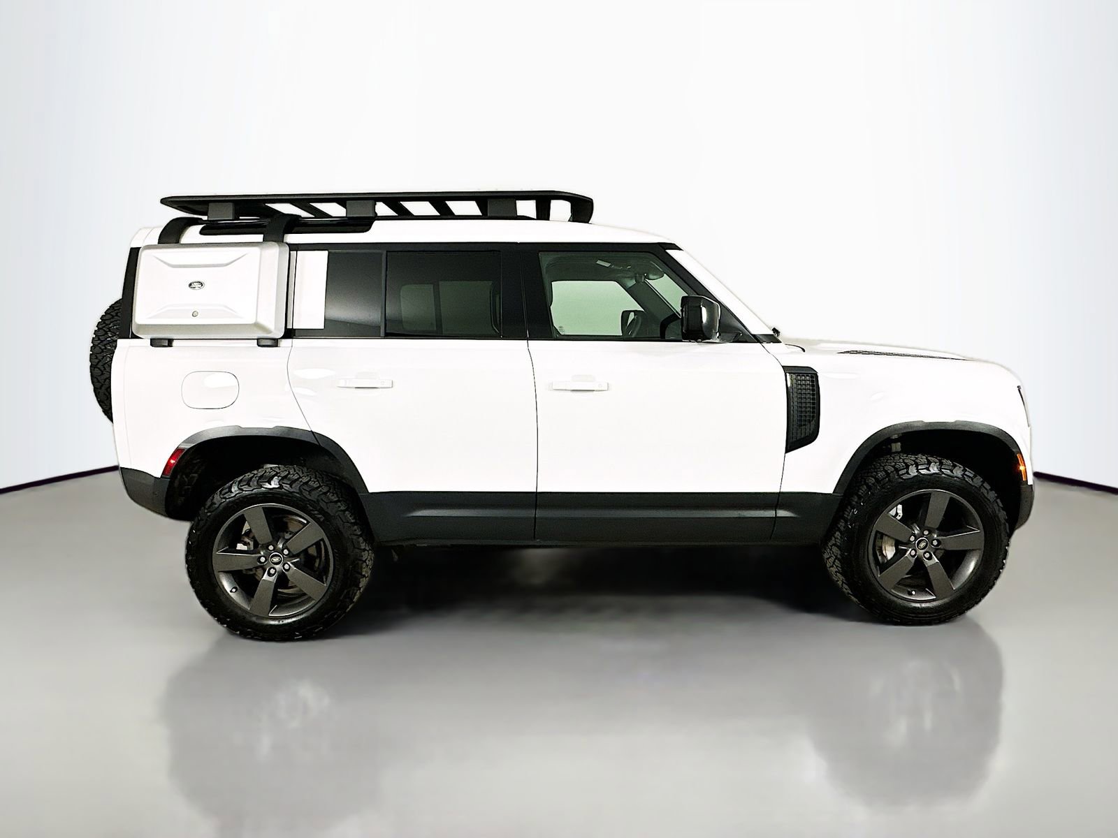 Used 2025 Land Rover Defender 110 S AWD/4WD image 4