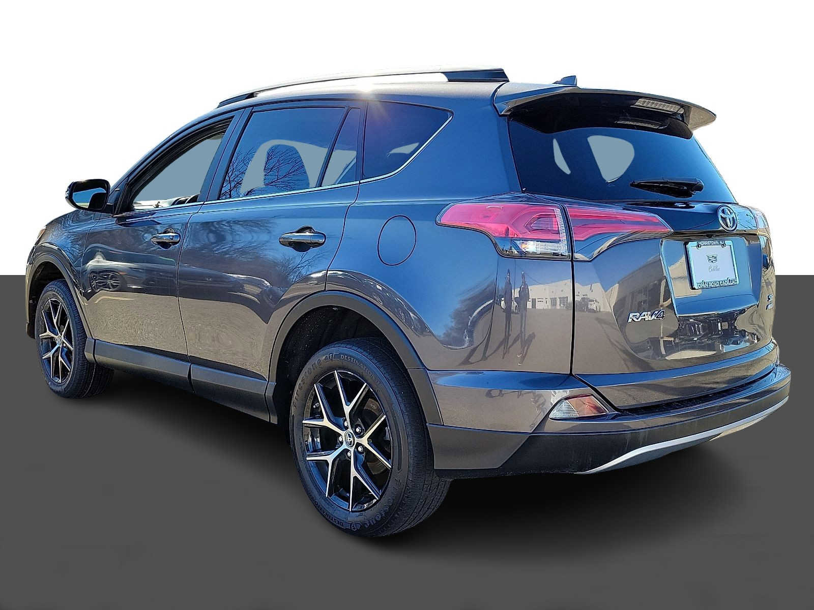 Used 2017 Toyota RAV4 SE image 4