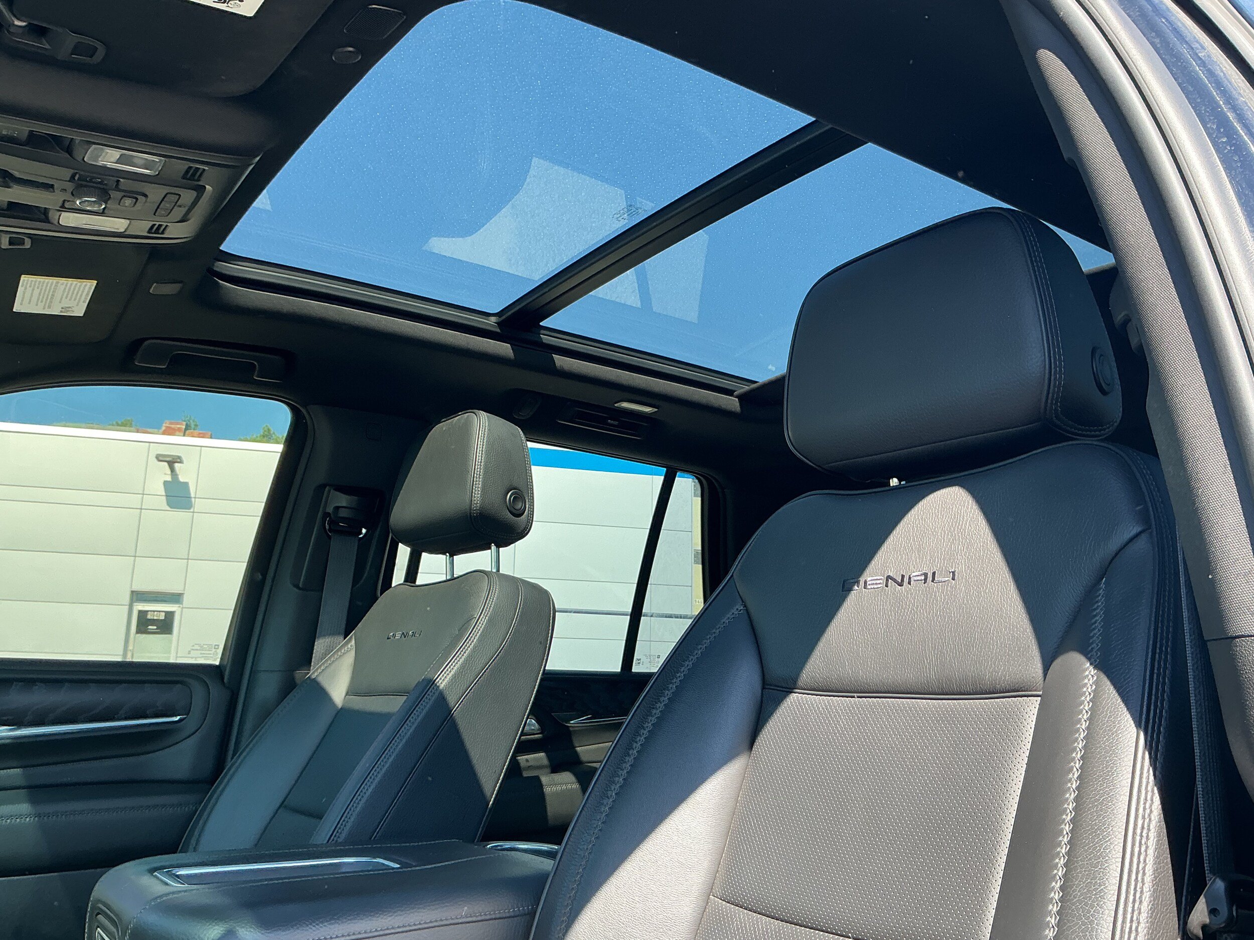 Certified 2023 GMC Yukon Denali AWD/4WD image 3