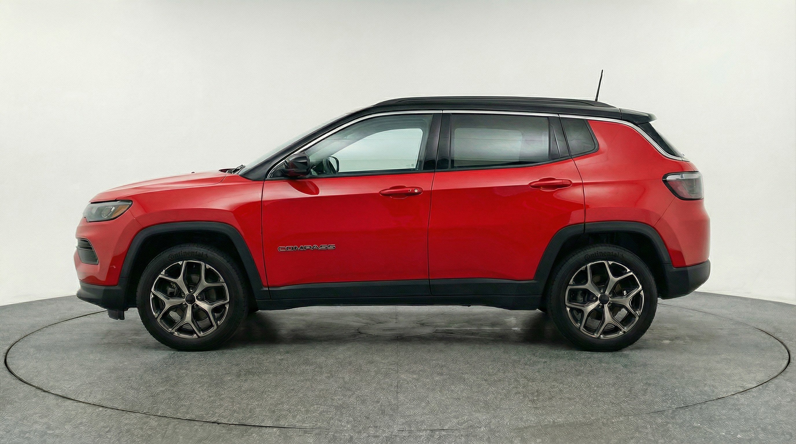 Used 2025 Jeep Compass Limited image 5