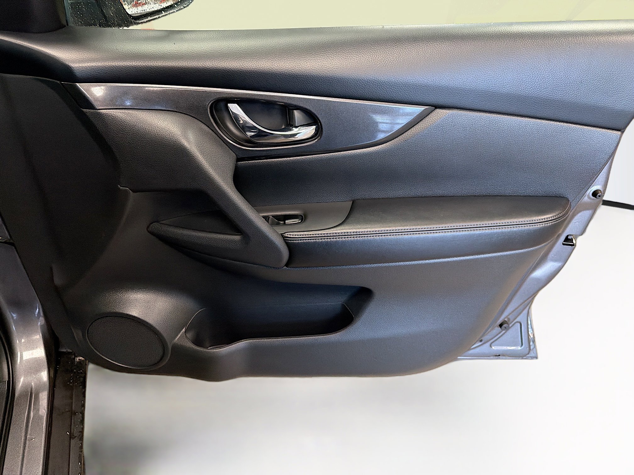 Used 2017 Nissan Rogue SV w/ Sun & Sound Touring Package AWD/4WD image 35