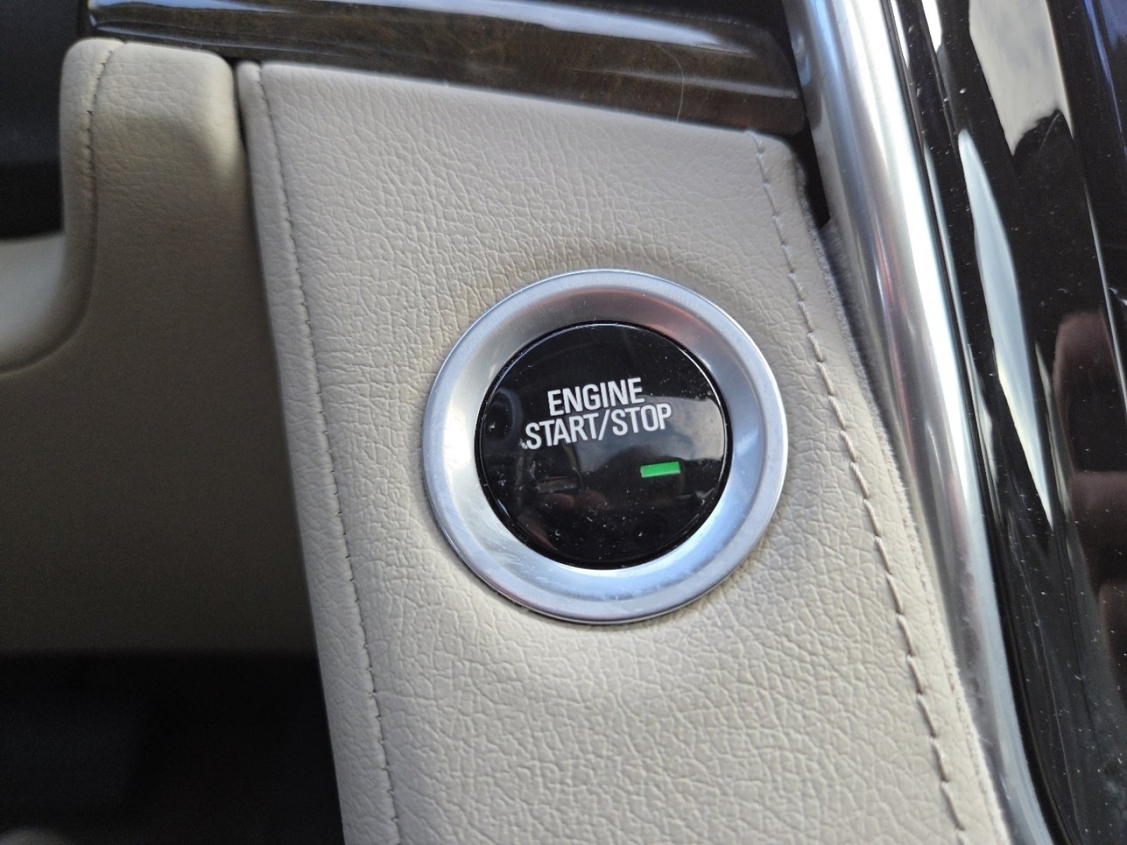 Used 2020 Cadillac Escalade Premium Luxury image 13