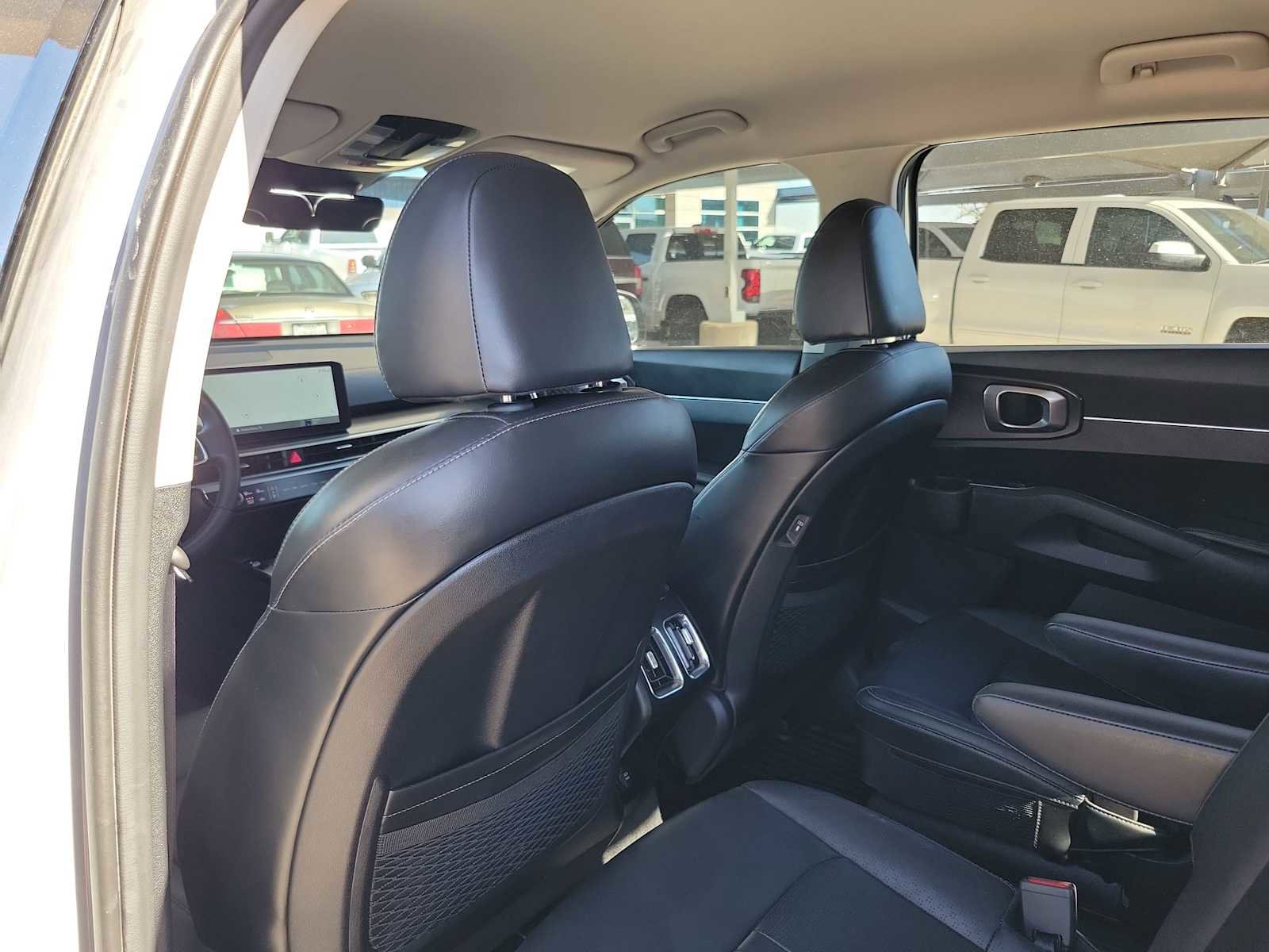 Used 2025 Kia Sorento EX image 16