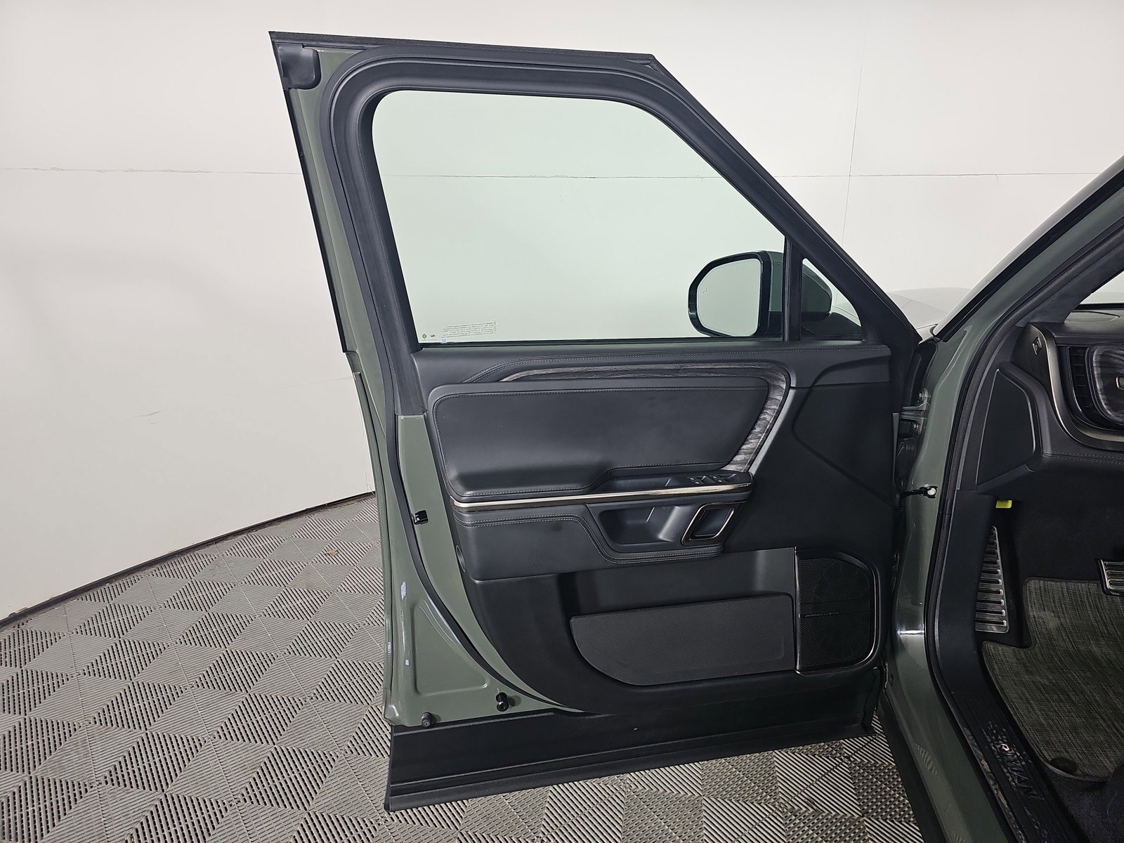 Used 2022 Rivian R1S Launch Edition image 16