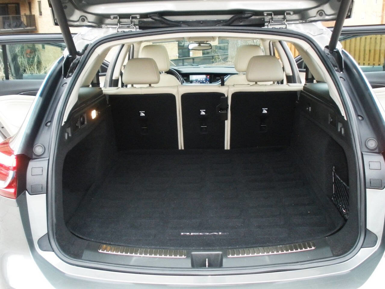 Used 2019 Buick Regal Essence w/ Driver Confidence Package I image 24