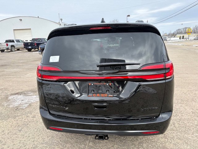New 2026 Chrysler Pacifica Limited w/ S Appearance Package image 5