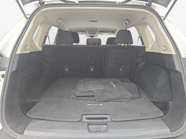 Used 2021 Nissan Rogue SV FWD image 30