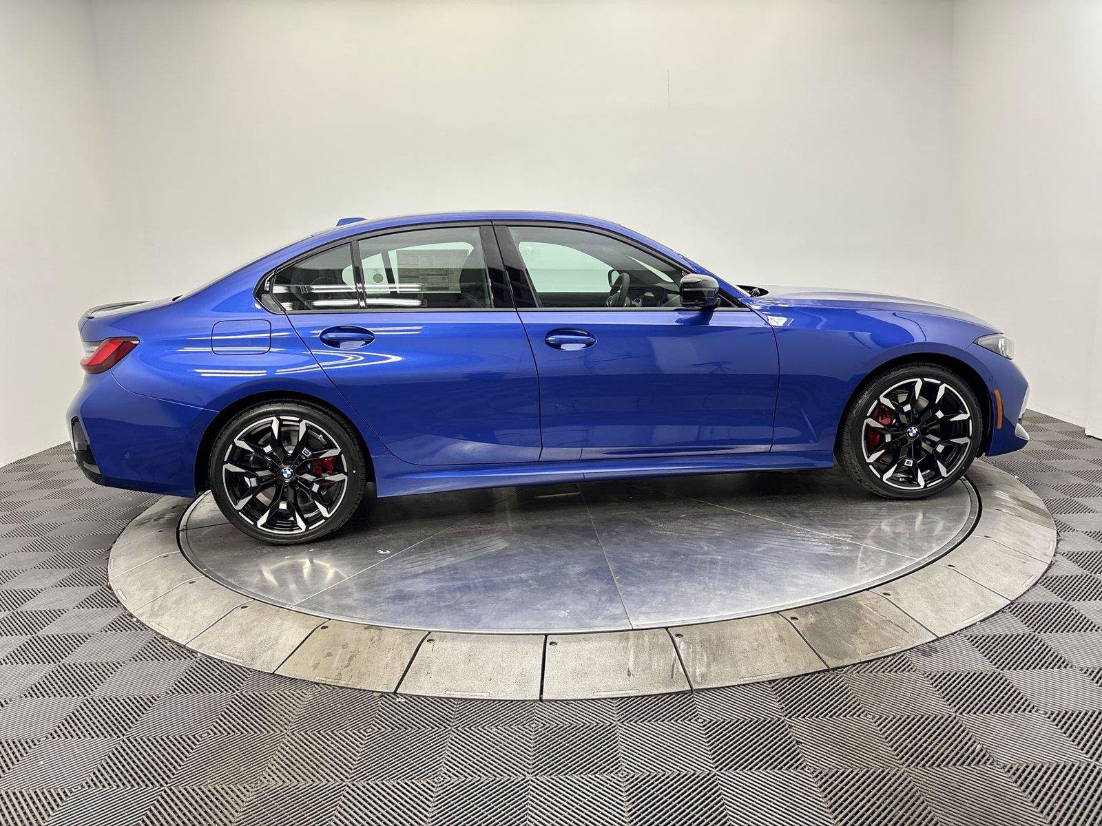 New 2026 BMW 330i xDrive Sedan w/ M Sport Package AWD/4WD image 17