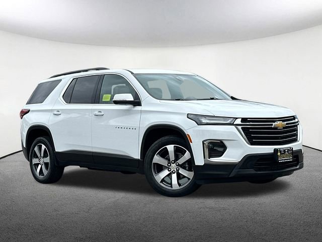 Used 2023 Chevrolet Traverse LT w/ LT Premium Package AWD/4WD image 2